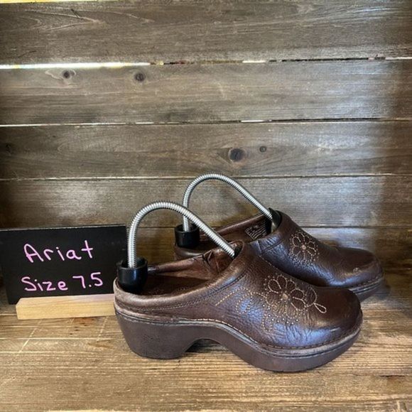 Womens Ariat Embroidered Beaded Brown Leather Mules Clogs‎ Shoes Size 7.5 B GUC - Picture 1 of 6